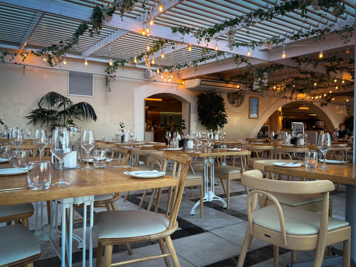 Stockfoto van een restaurant, niet van Brasserie Koriander