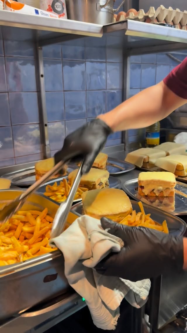 Francesinha Bar (Portugália), Amstel 14