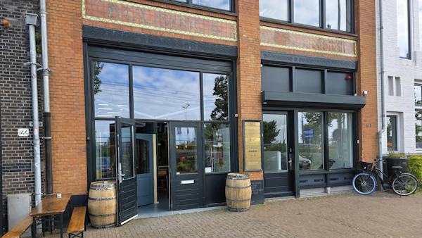 Zuiver Bar, De Ruijterkade 143