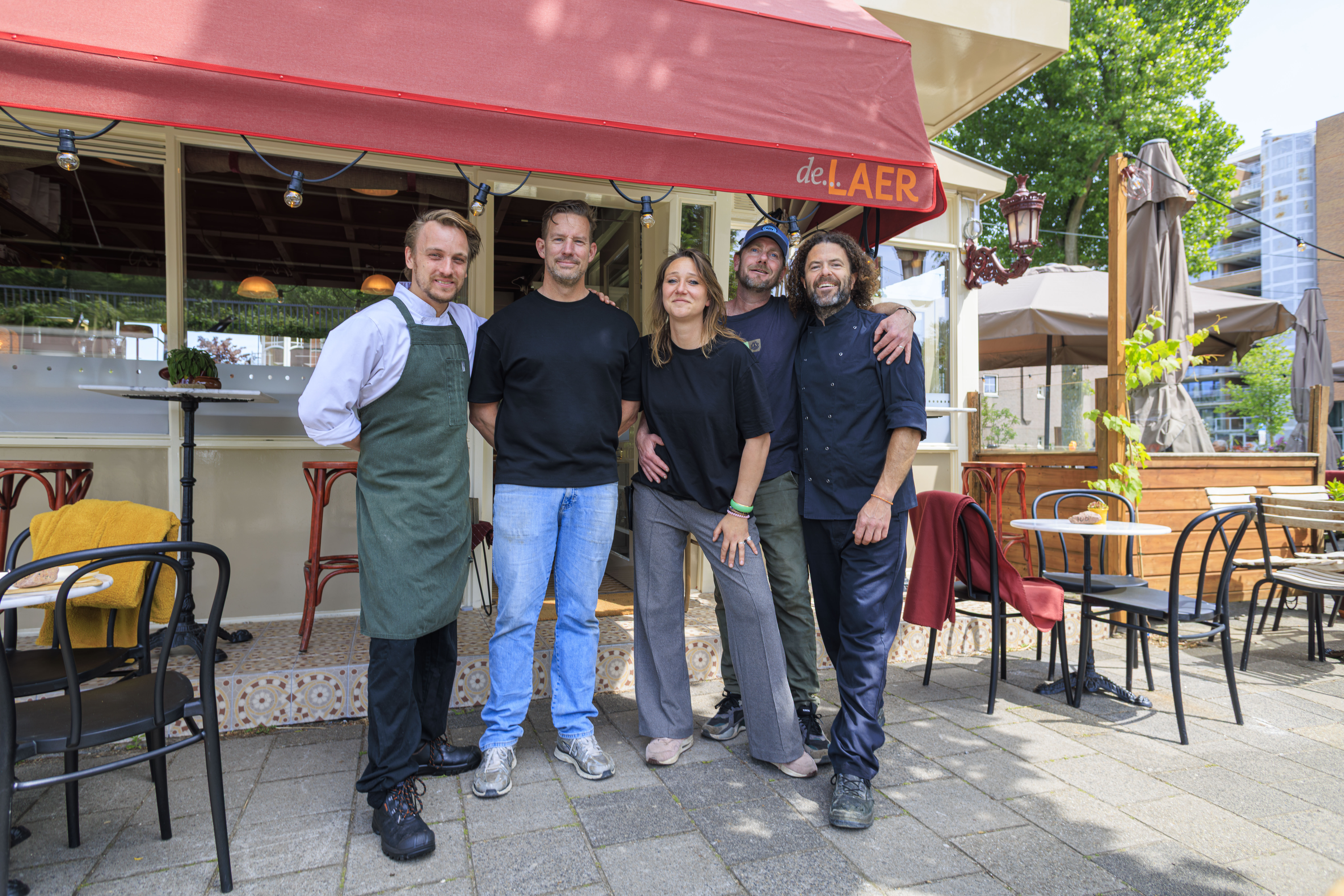 Café de Laer, Van Boetzelaerlaan 13E (Duinoord)